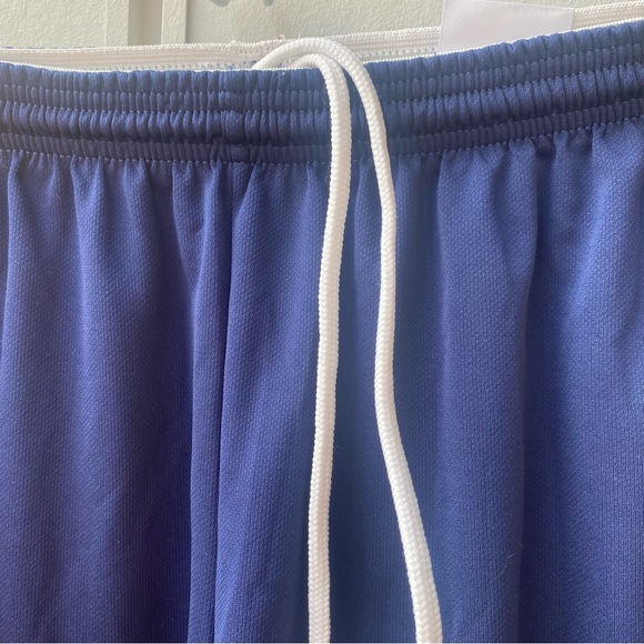 Women’s Nike Shorts - Picture 4 of 5